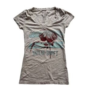Taylor Swift Women's Gray Fearless Era V-Neck Cap Sleeve Concert T-Shirt Size XS